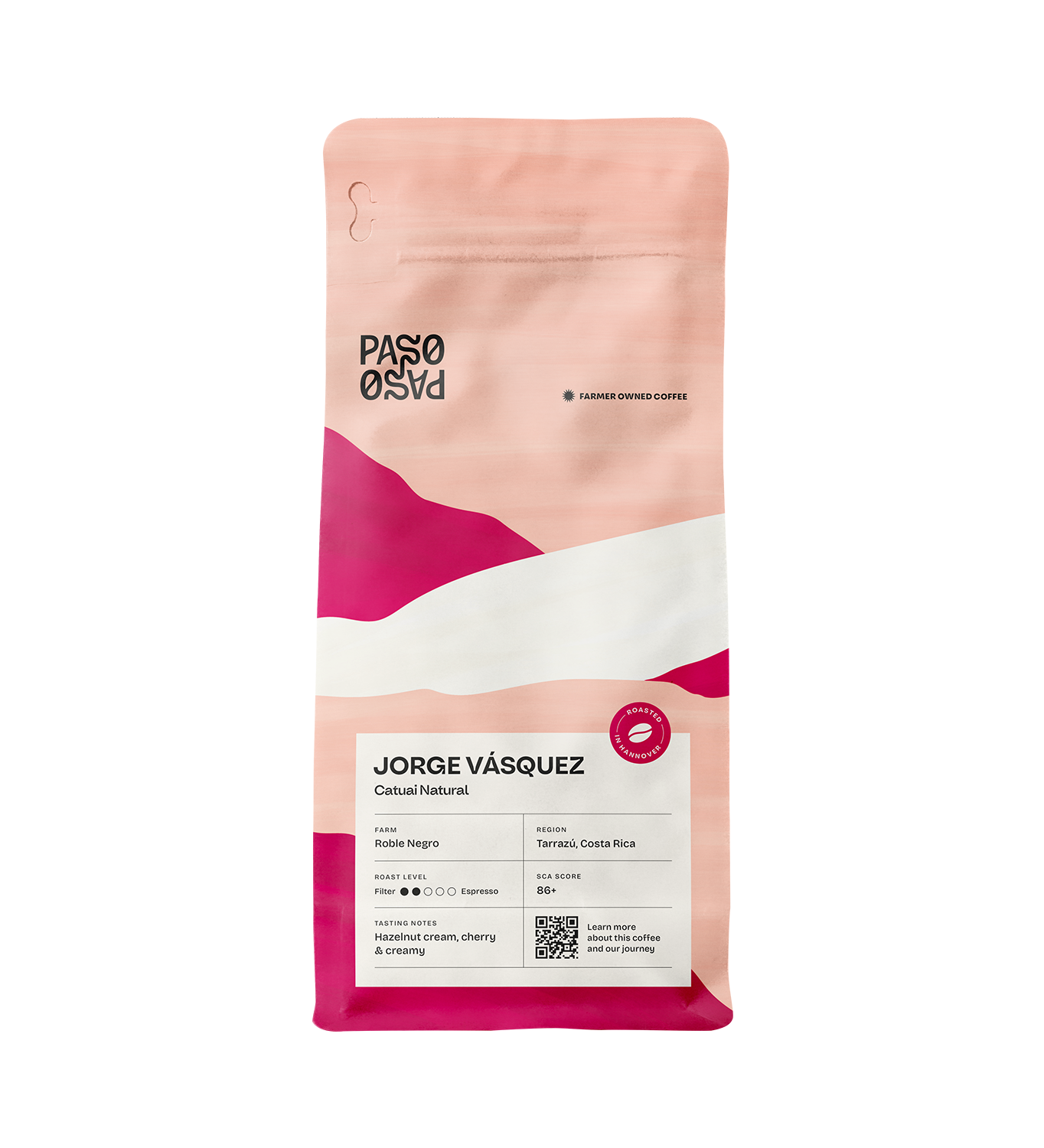 Herkunft: Costa Rica. Passo Paso Filterkaffee mit Jorge Vásquez Catuai Natural, arabica, frisch gebrüht, Kaffeebohnen in Tüte.