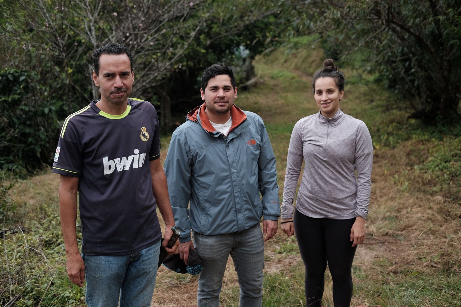 Bio-Filterkaffee Jorge Vásquez Catuai Natural von Paso Paso, handgepflückt, frisch gebrüht, in einer Tasse.