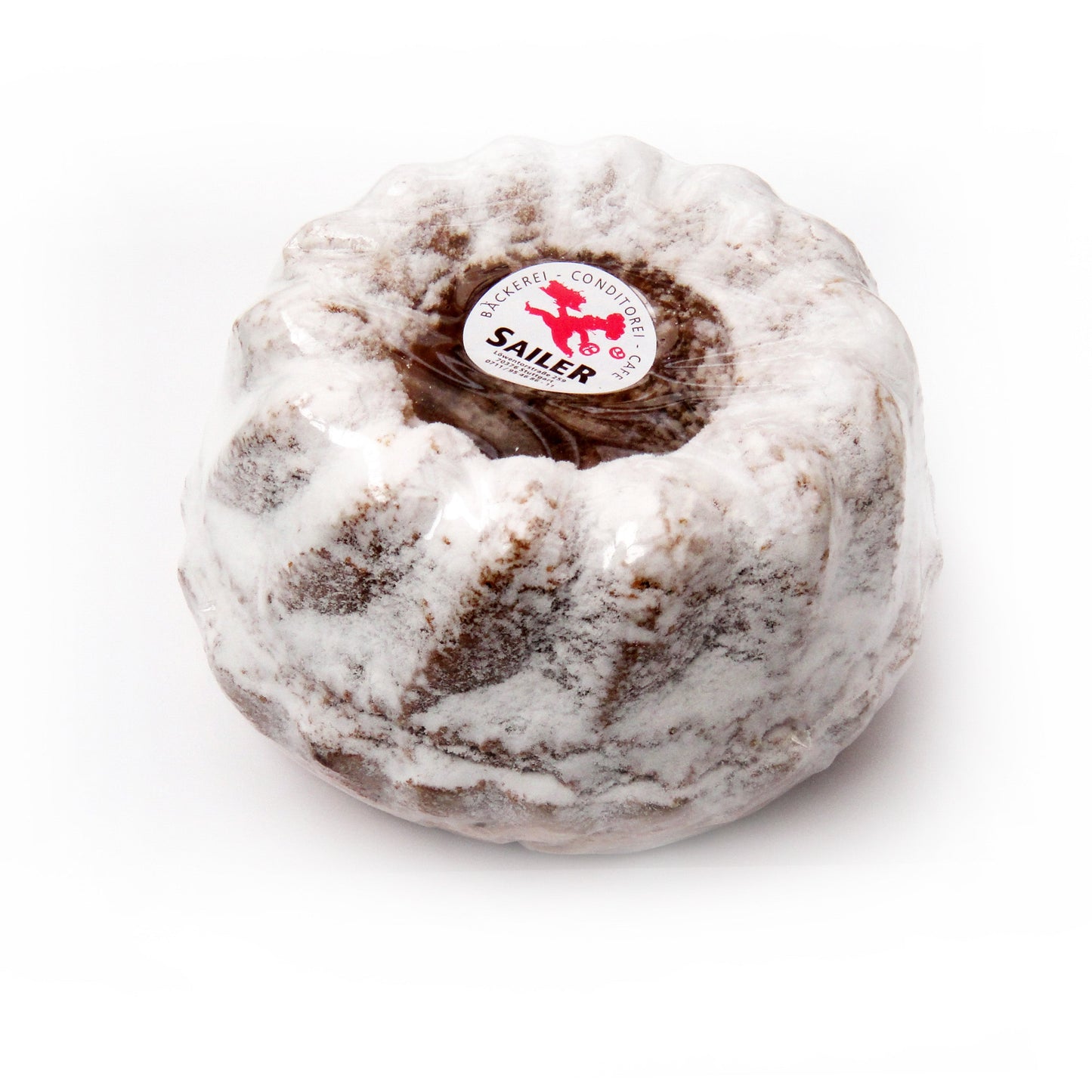 Feiner Marmorkuchen aus der Backwaren-Serie der Bäckerei Sailer, saftig und marmoriert, auf weißem Teller serviert